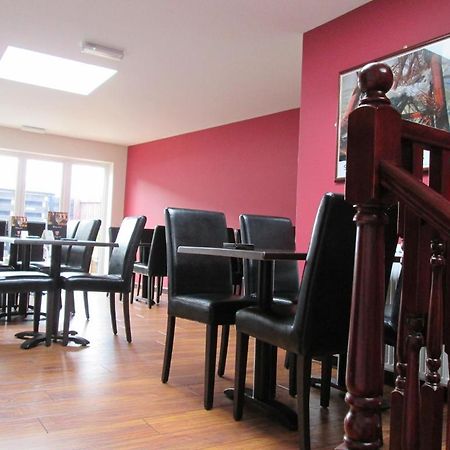The Robertson Arms Hotel Carnwath Eksteriør bilde