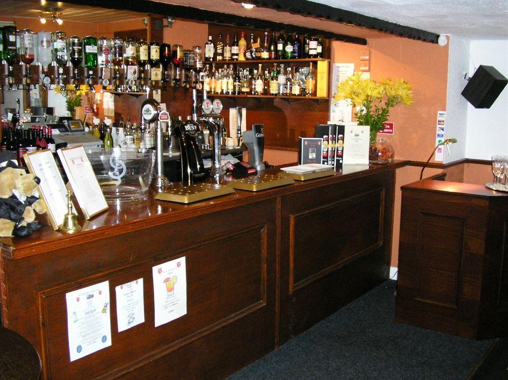 The Robertson Arms Hotel Carnwath Eksteriør bilde