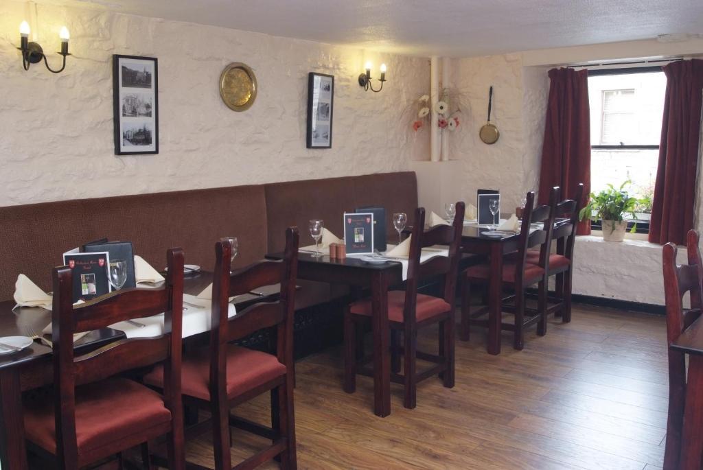 The Robertson Arms Hotel Carnwath Eksteriør bilde