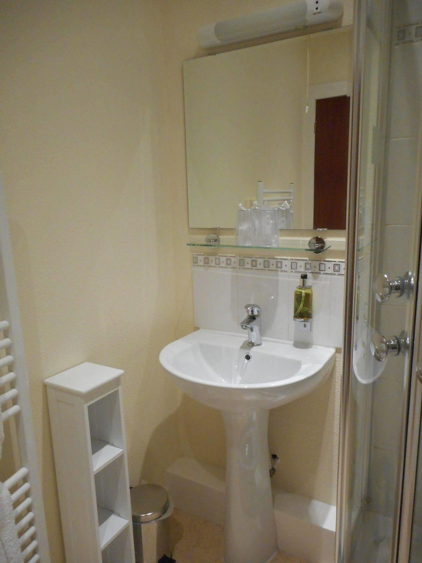 The Robertson Arms Hotel Carnwath Eksteriør bilde