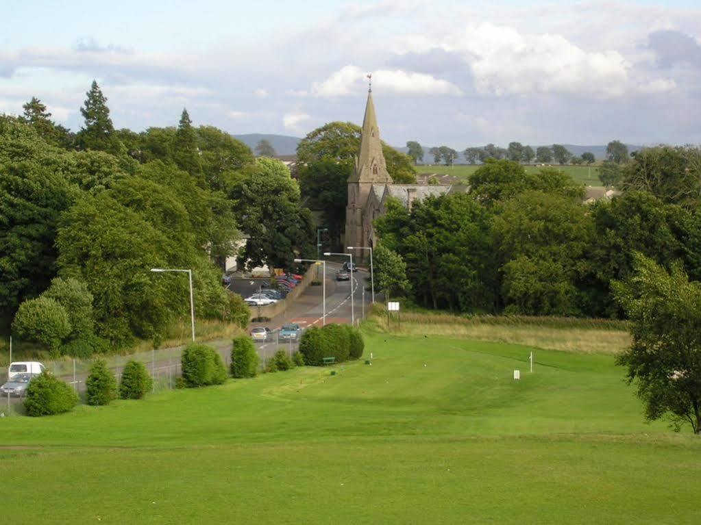 The Robertson Arms Hotel Carnwath Eksteriør bilde
